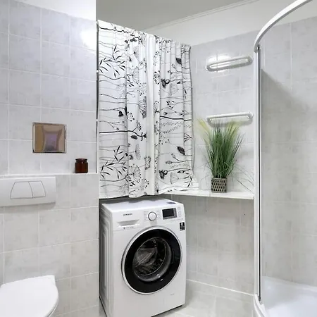 3min2centre - 2 Bedroom Garage, View