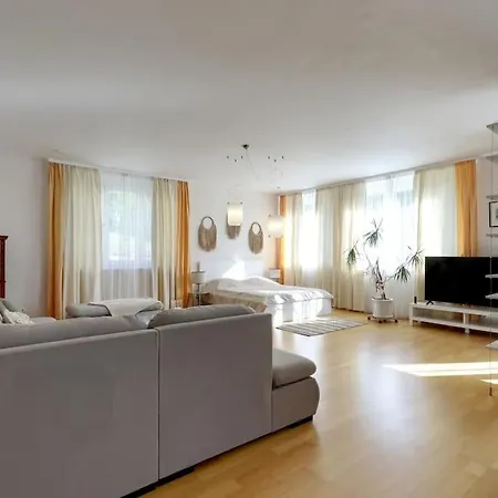 3min2centre - 2 Bedroom Garage, View