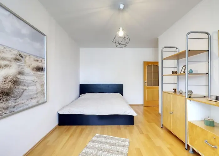 3min2centre - 2 Bedroom Garage, View *