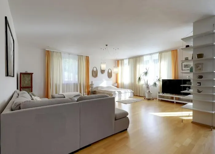 3min2centre - 2 Bedroom Garage, View