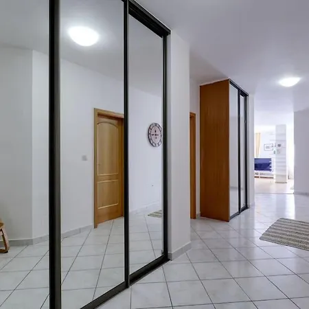 3min2centre - 2 Bedroom Garage, View Apartmán *