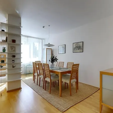 3min2centre - 2 Bedroom Garage, View Apartmán *